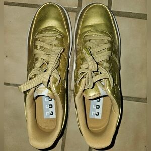 Vintage Air Jordans Gold 1992 Size 10